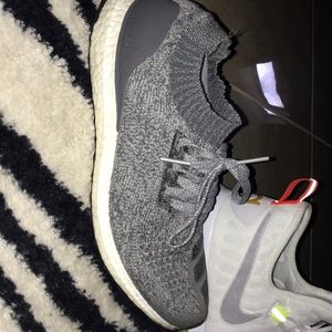 KDS SZ 10.5  TRUE BLUE SZ 9 ULTRA BOOST SZ 10.5